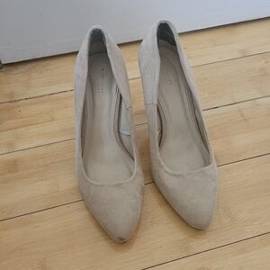 Classic Pointed Toe High Heels in Beige